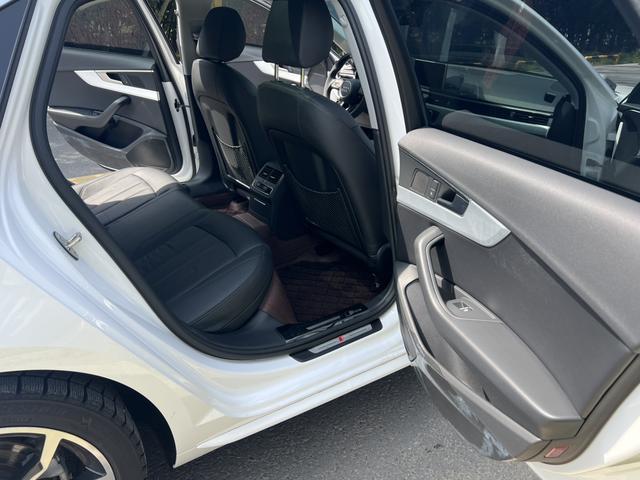 Audi A4 2019 thumb 9