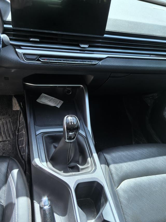 Geely Emgrand 2022 thumb 6