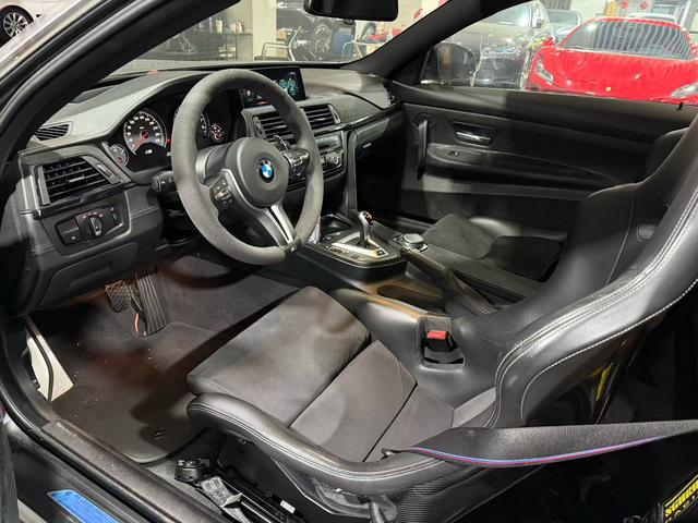 BMW M4 2016 thumb 6