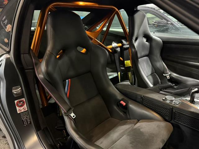 BMW M4 2016 thumb 8