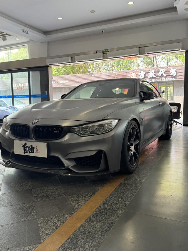 BMW M4 2016 thumb 9