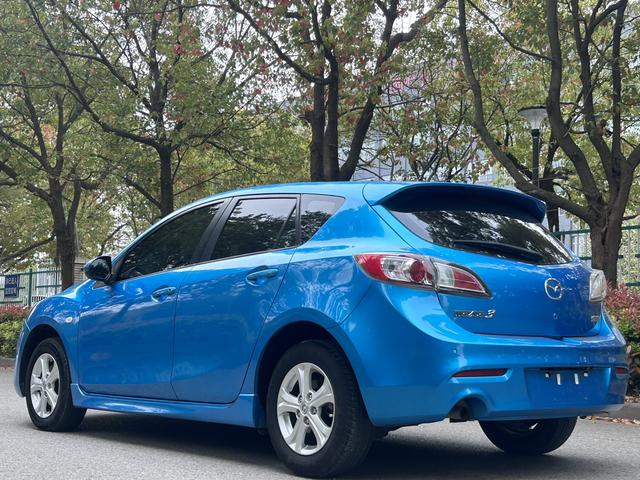 Mazda 3 2012 thumb 2