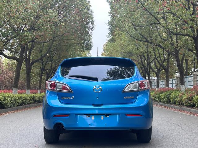 Mazda 3 2012 thumb 3