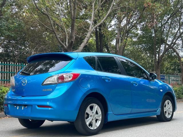Mazda 3 2012 thumb 4