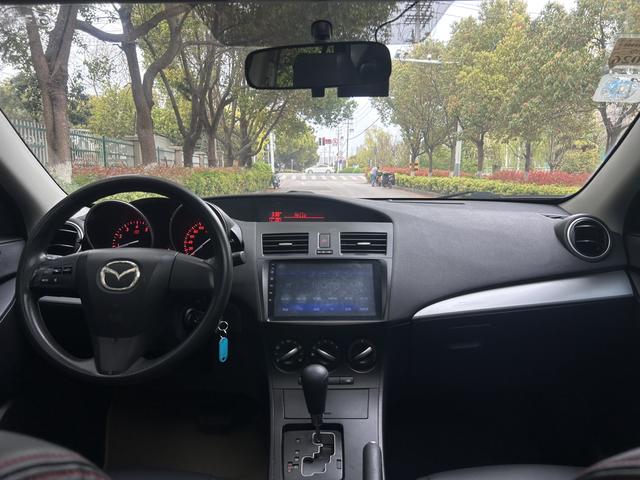 Mazda 3 2012 thumb 12