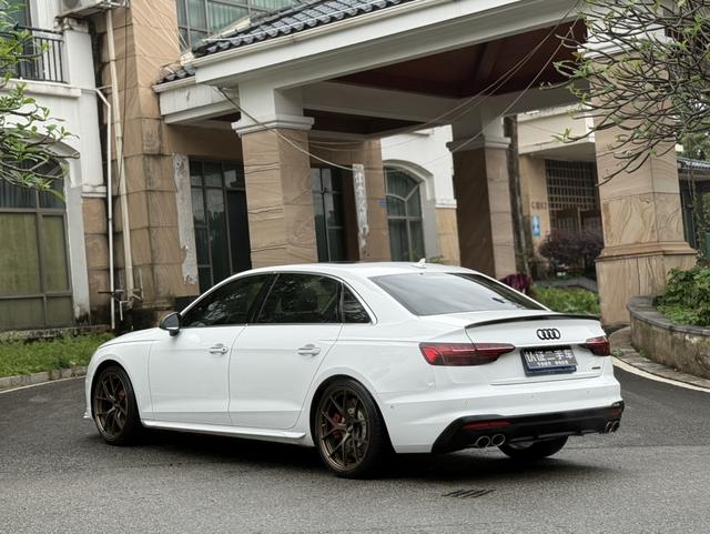 Audi A4 2020 thumb 2