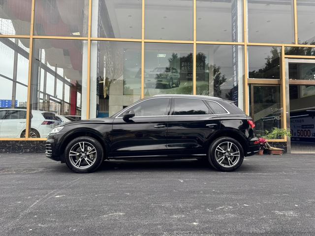 Audi Q5 2018 thumb 2