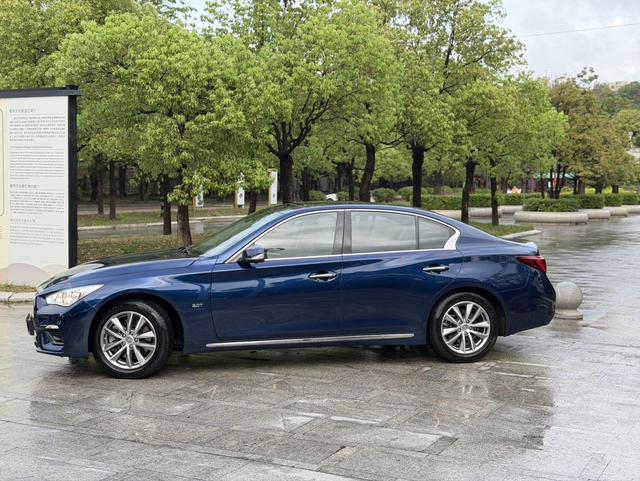 Infiniti Q50 2018 thumb 2
