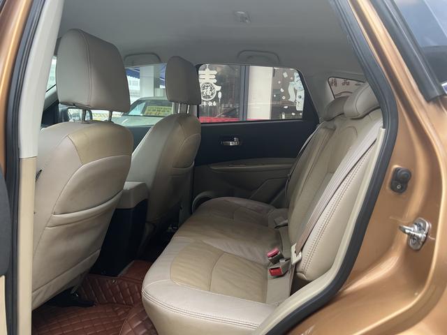 Nissan Qashqai+2 2013 thumb 8