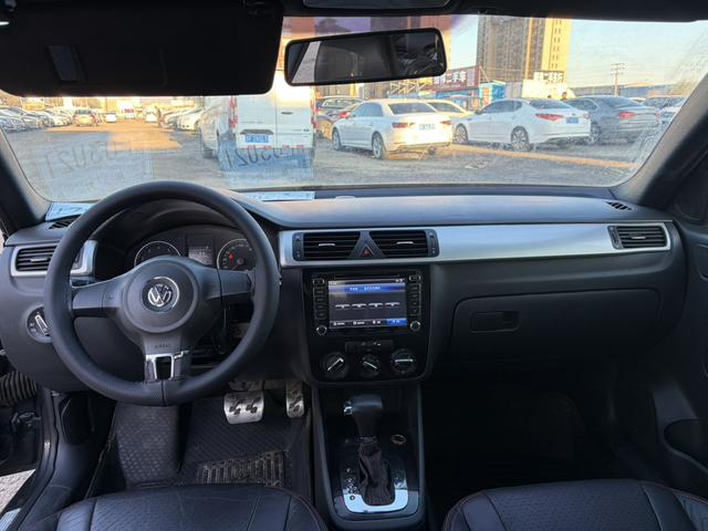 Volkswagen Bora 2012 thumb 5