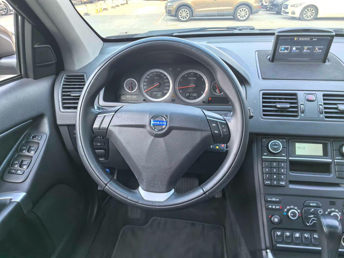 Volvo XC90 2013 thumb 10