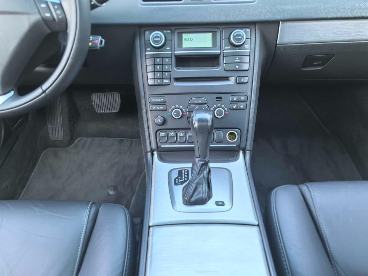 Volvo XC90 2013 thumb 11