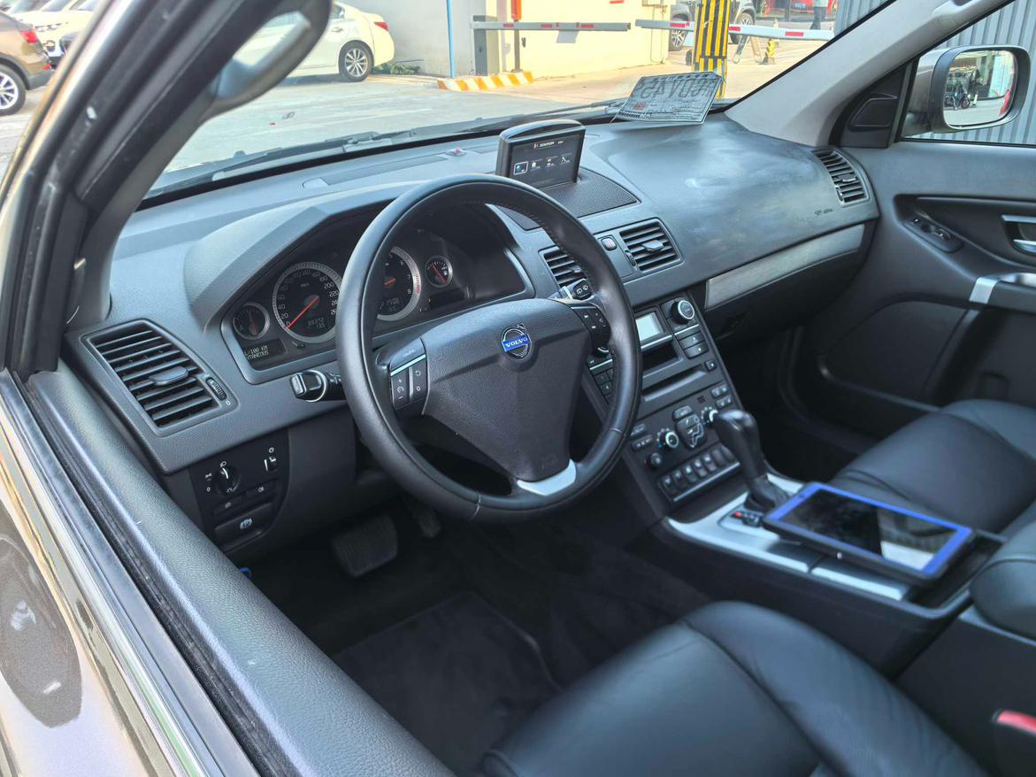 Volvo XC90 2013 thumb 12