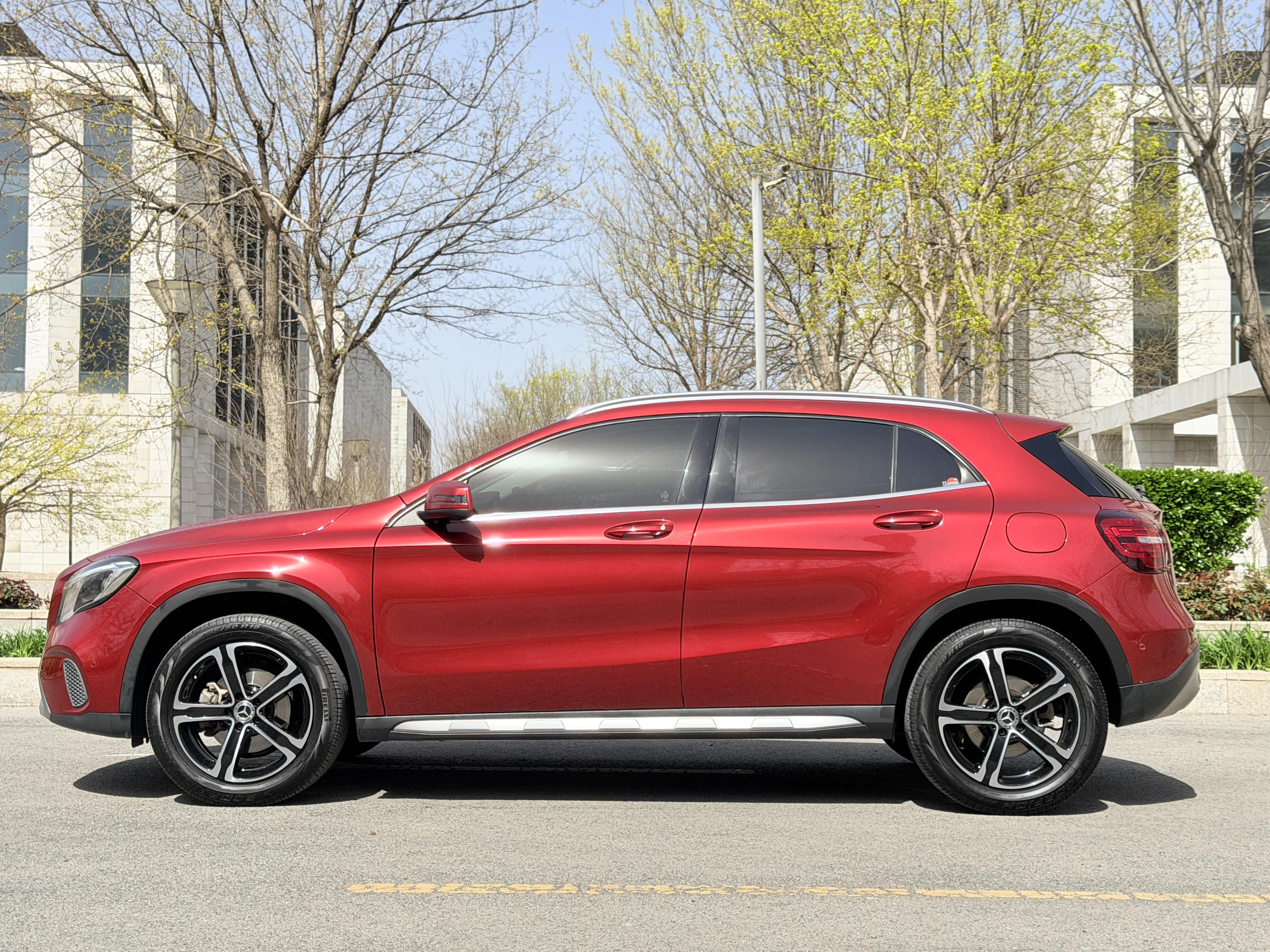 Mercedes-Benz GLA 2018 thumb 2