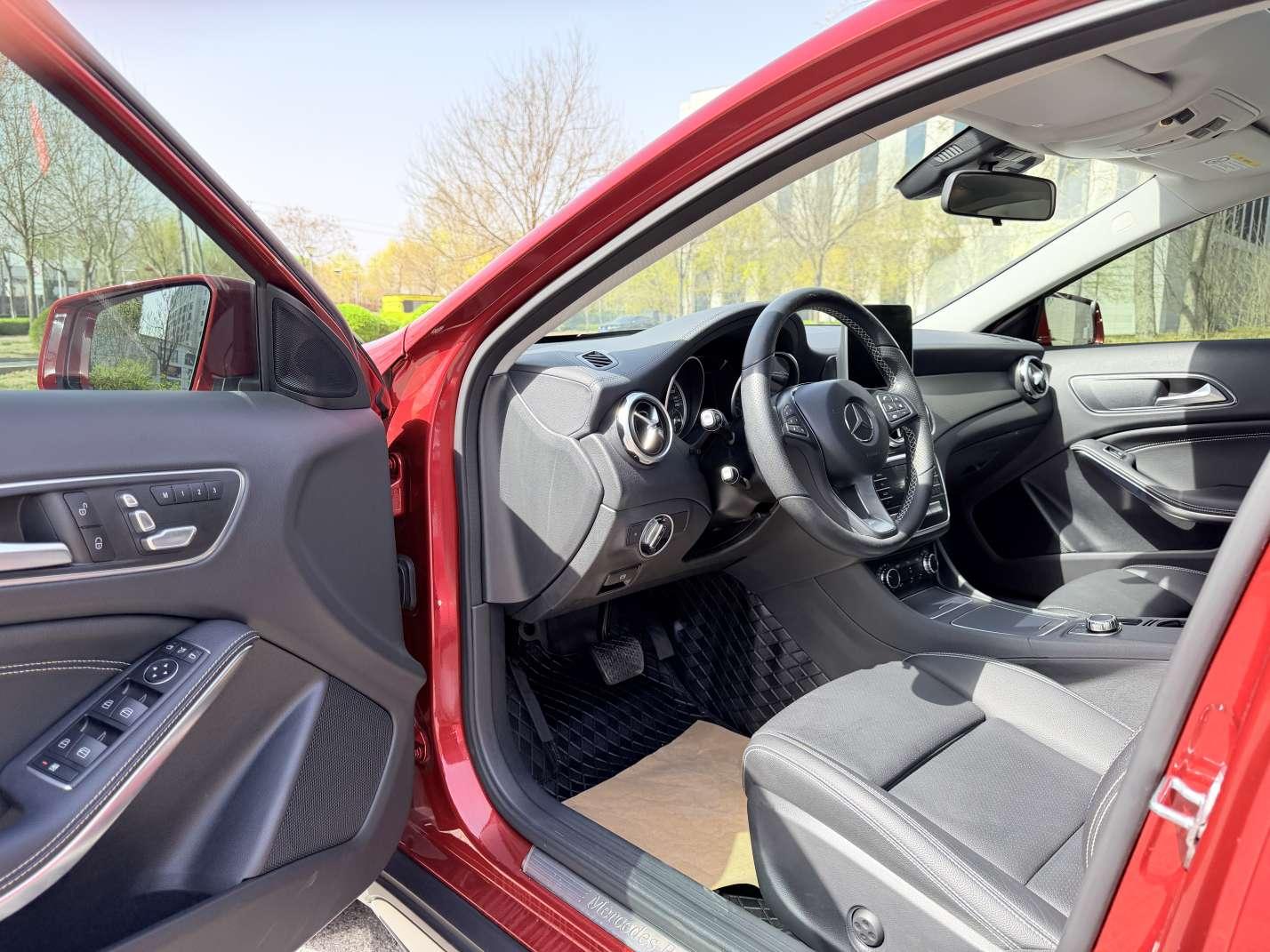Mercedes-Benz GLA 2018 thumb 10