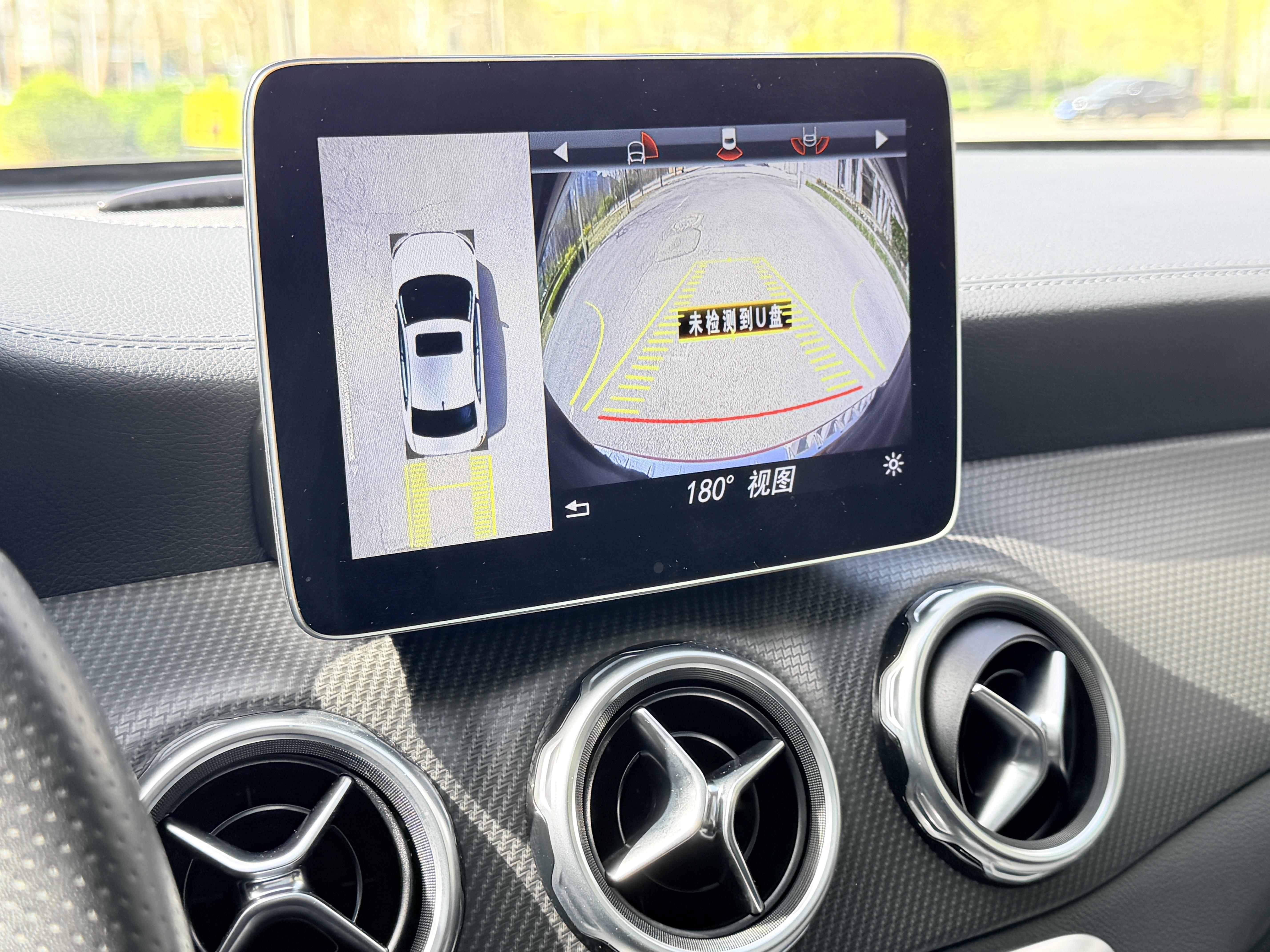 Mercedes-Benz GLA 2018 thumb 12