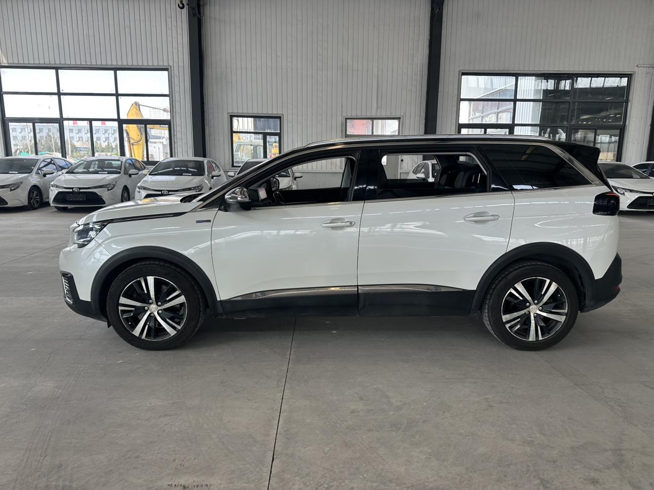 Peugeot 5008 2017 thumb 2