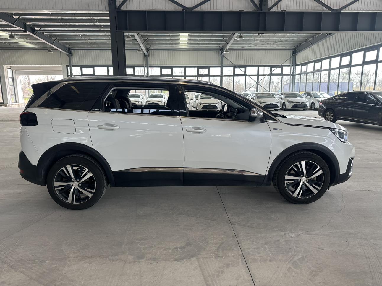 Peugeot 5008 2017 thumb 6