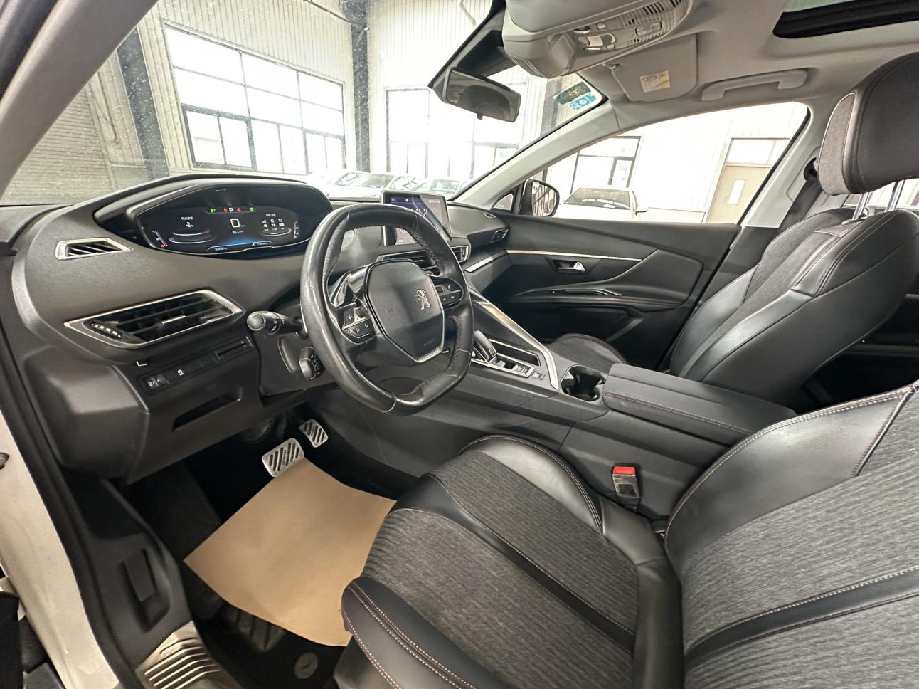 Peugeot 5008 2017 thumb 8