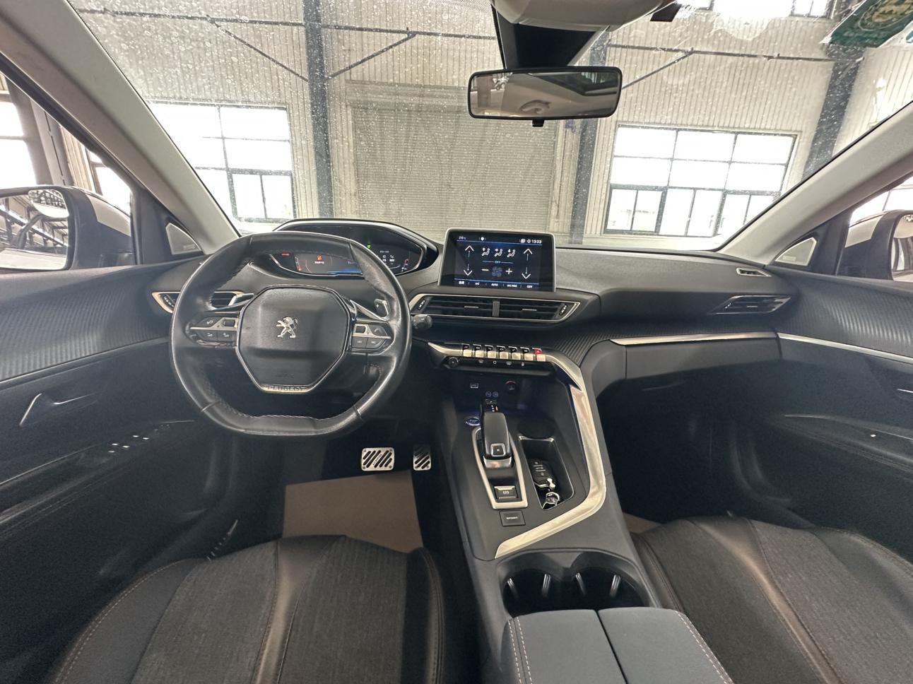 Peugeot 5008 2017 thumb 9