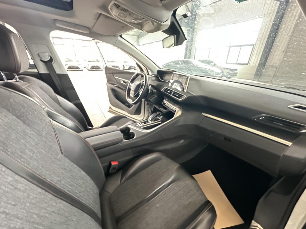 Peugeot 5008 2017 thumb 12