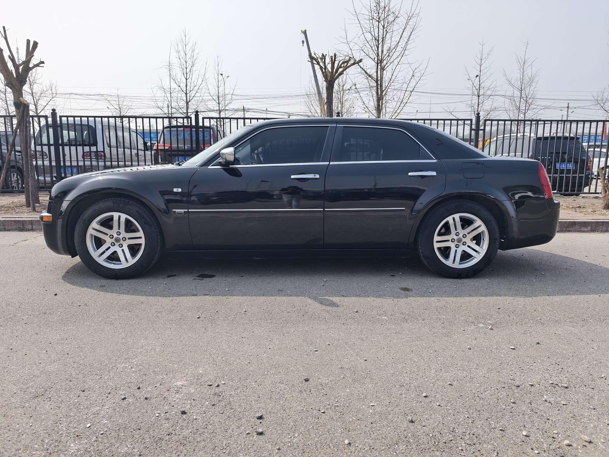 Chrysler 300C 2006 thumb 2