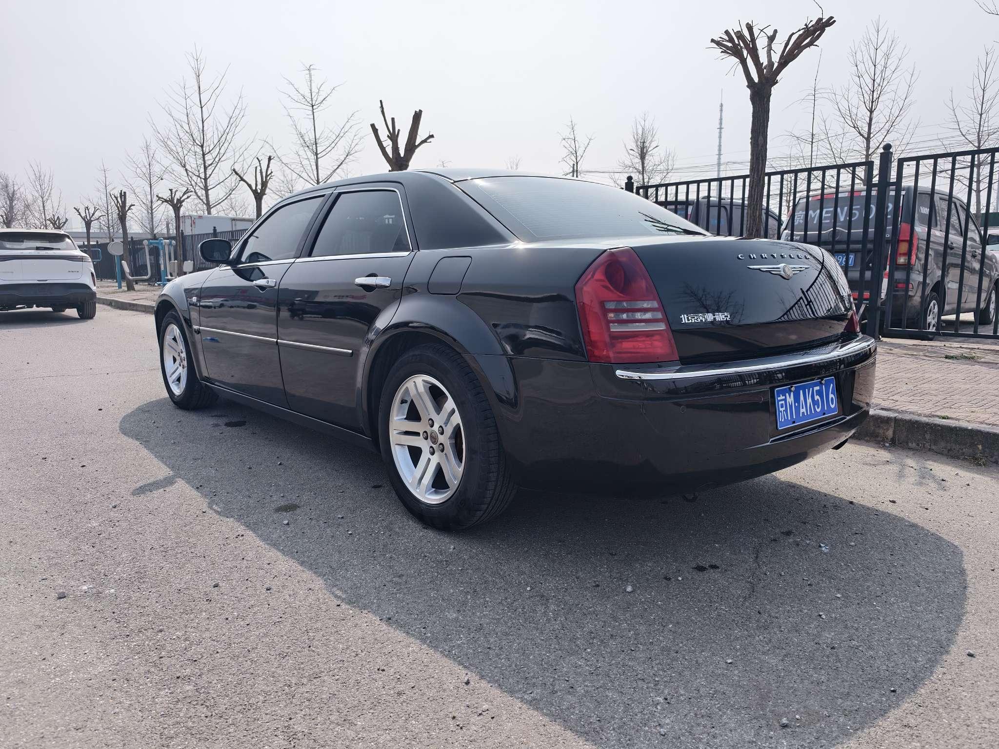 Chrysler 300C 2006 thumb 3