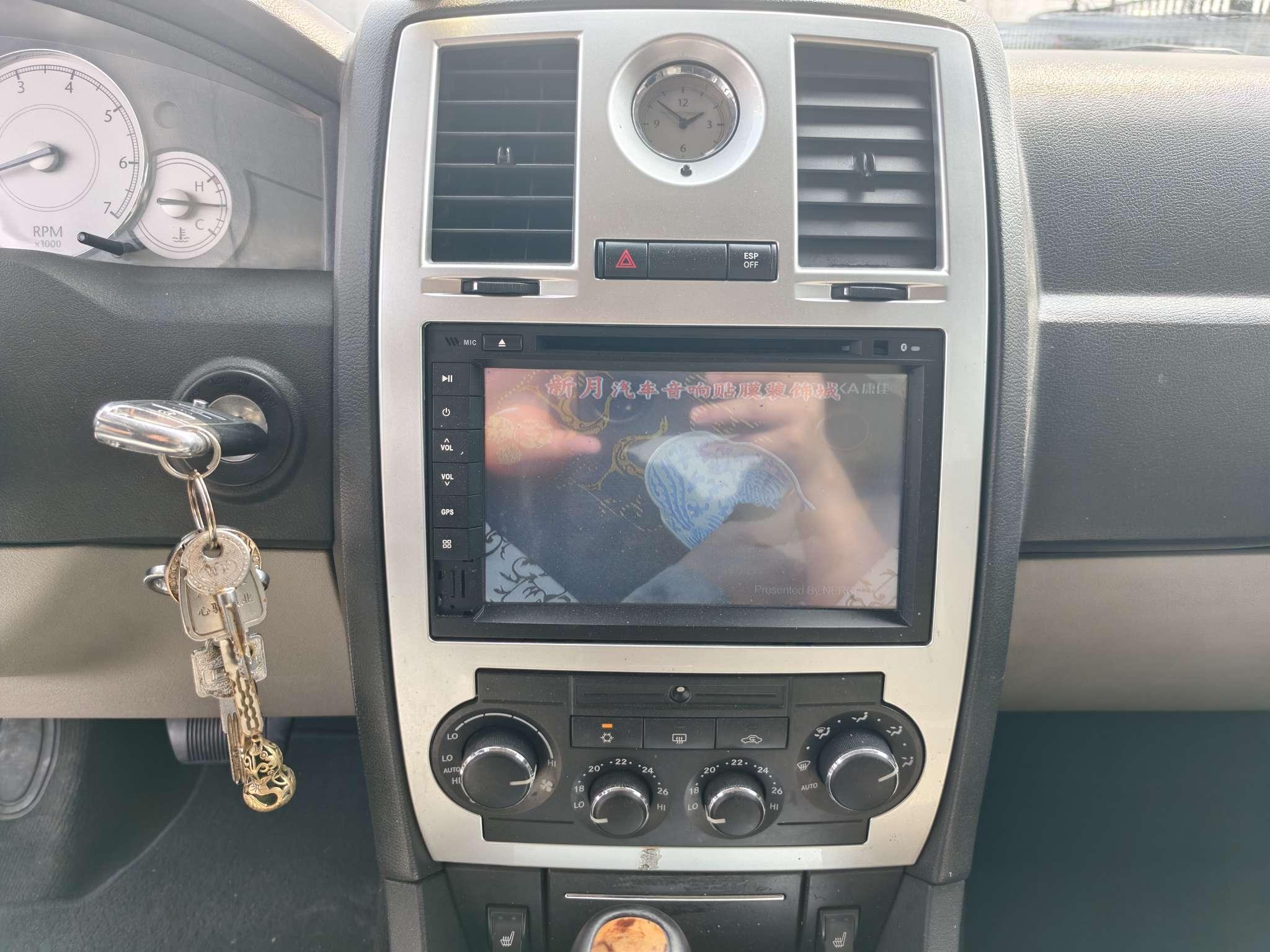 Chrysler 300C 2006 thumb 6