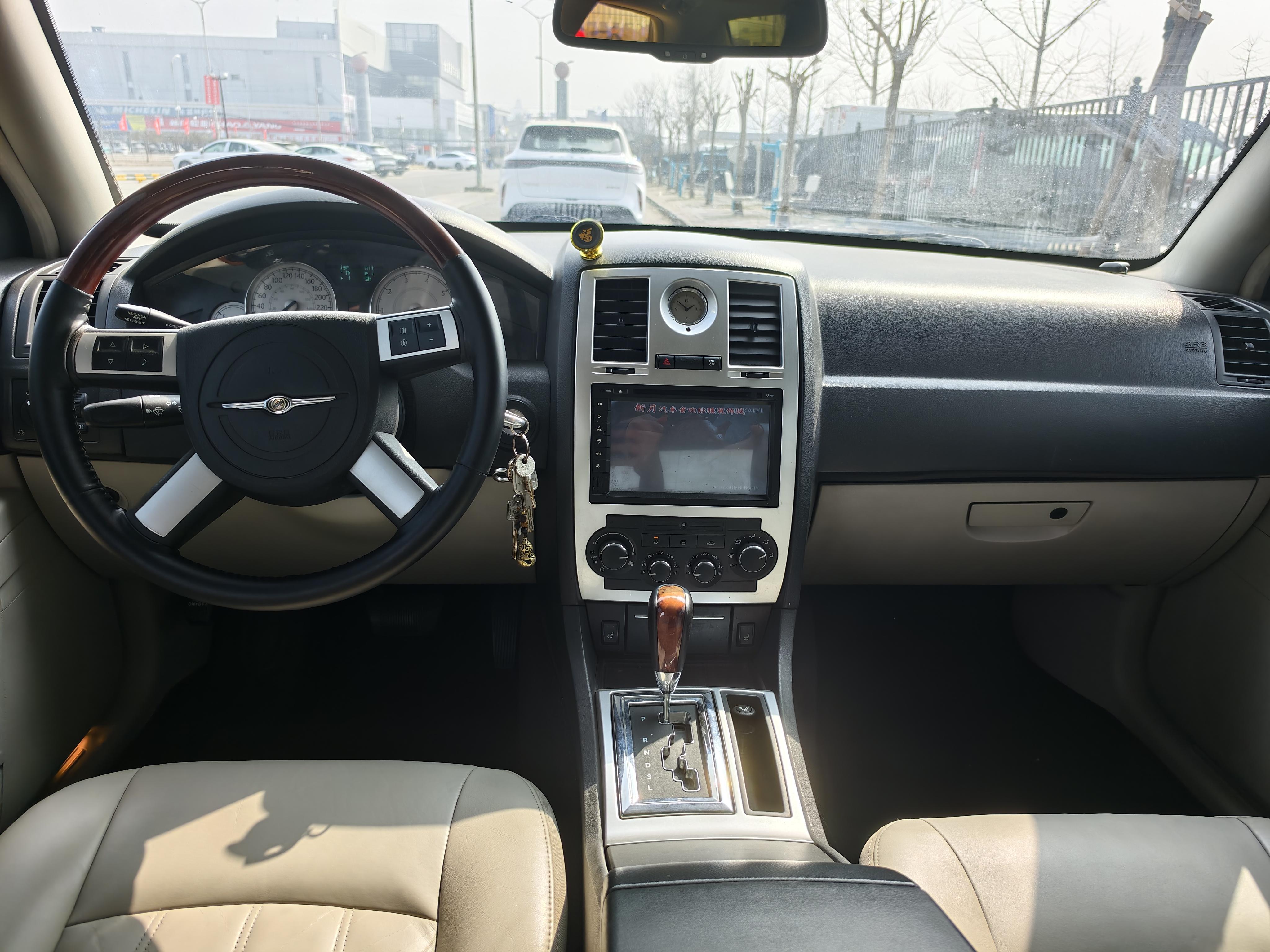Chrysler 300C 2006 thumb 7