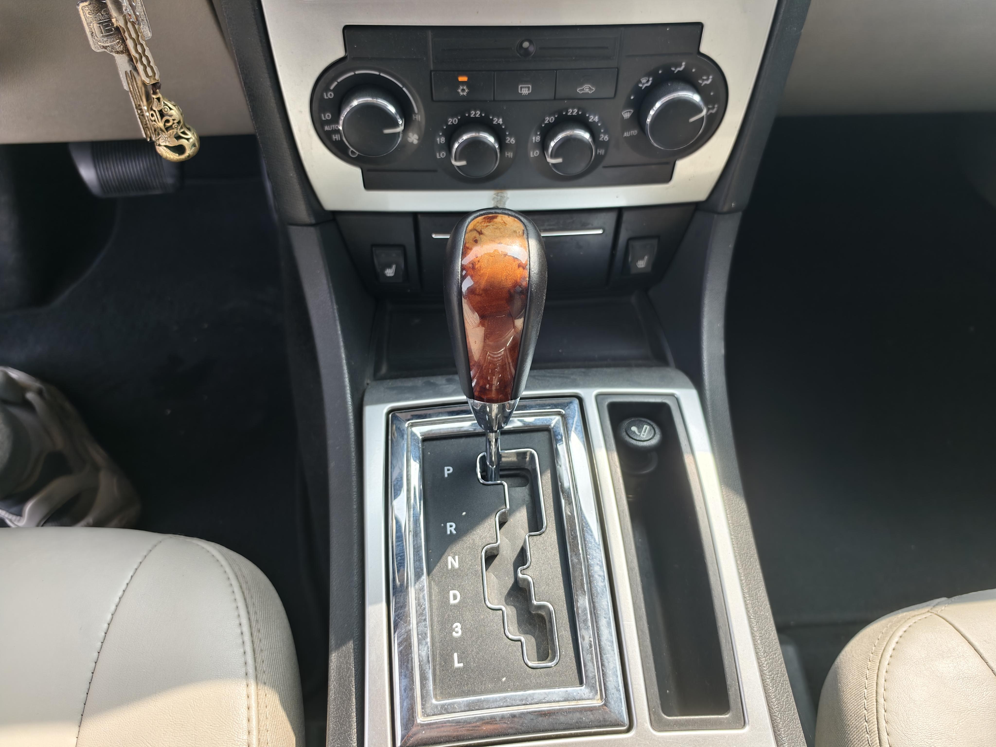 Chrysler 300C 2006 thumb 9