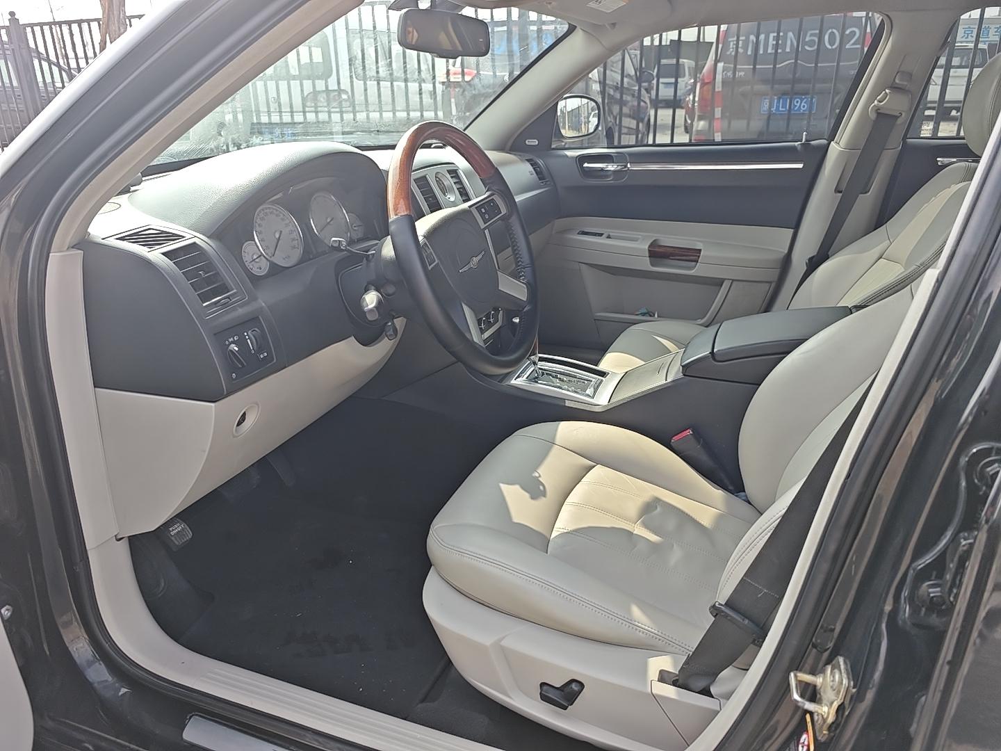 Chrysler 300C 2006 thumb 10