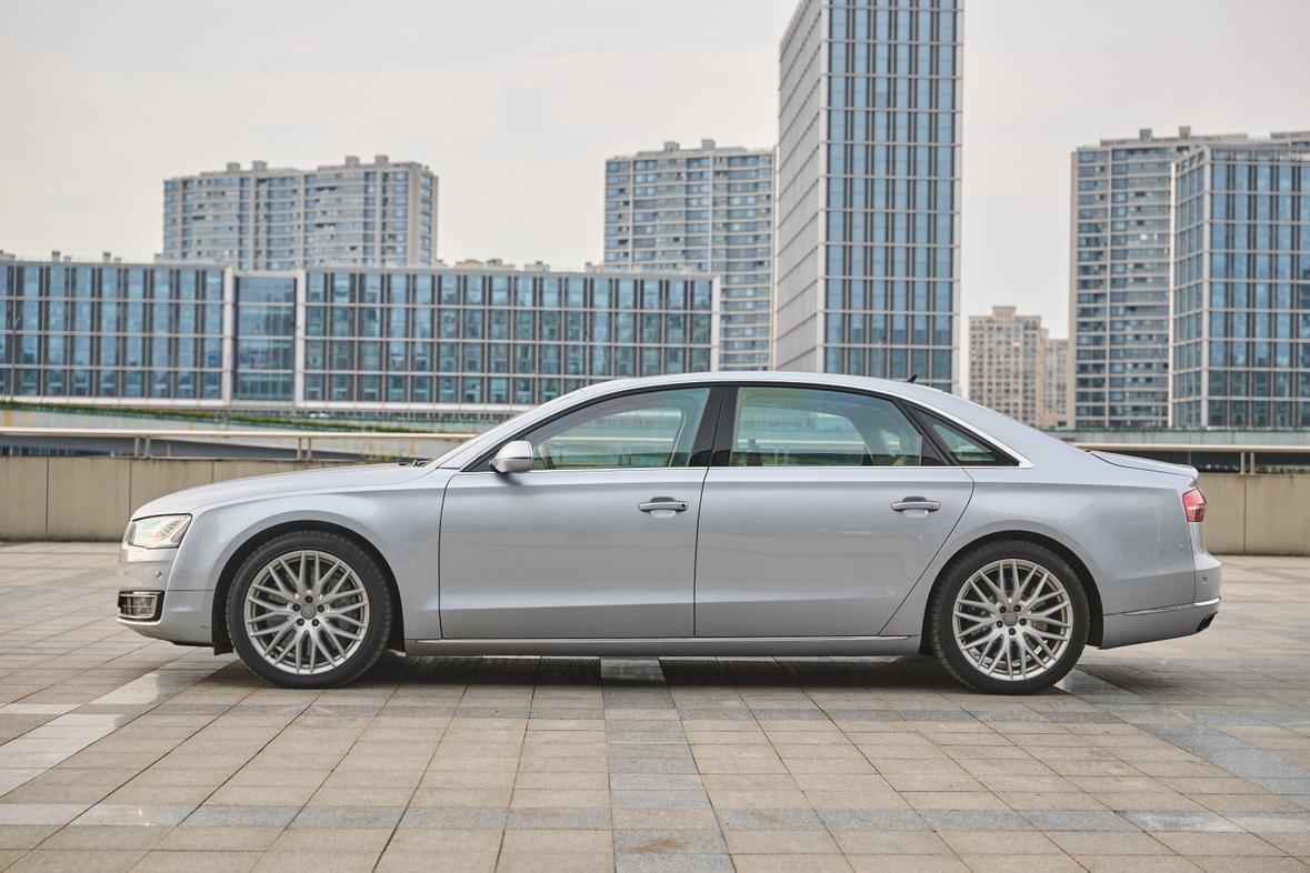 Audi A8 2014 thumb 2