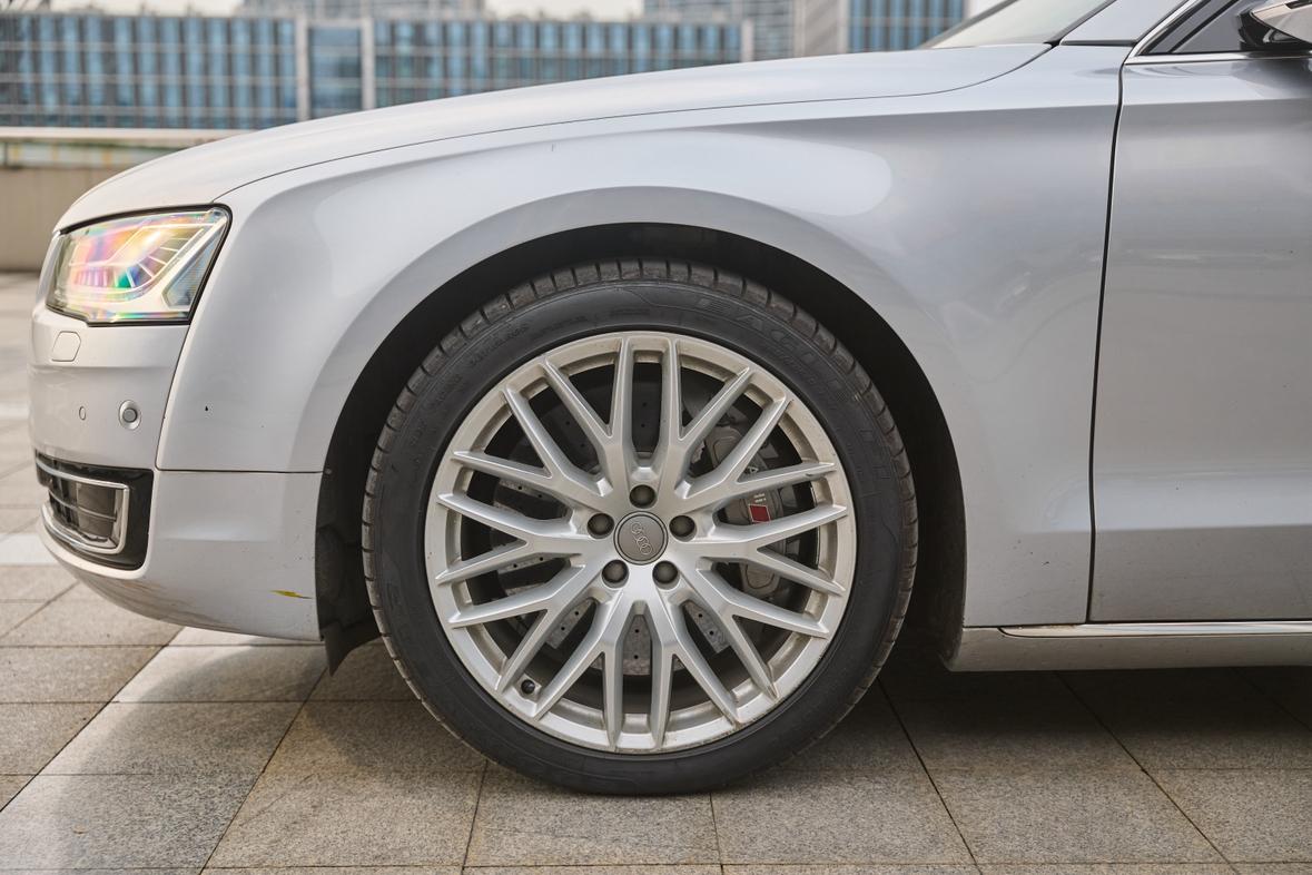 Audi A8 2014 thumb 8