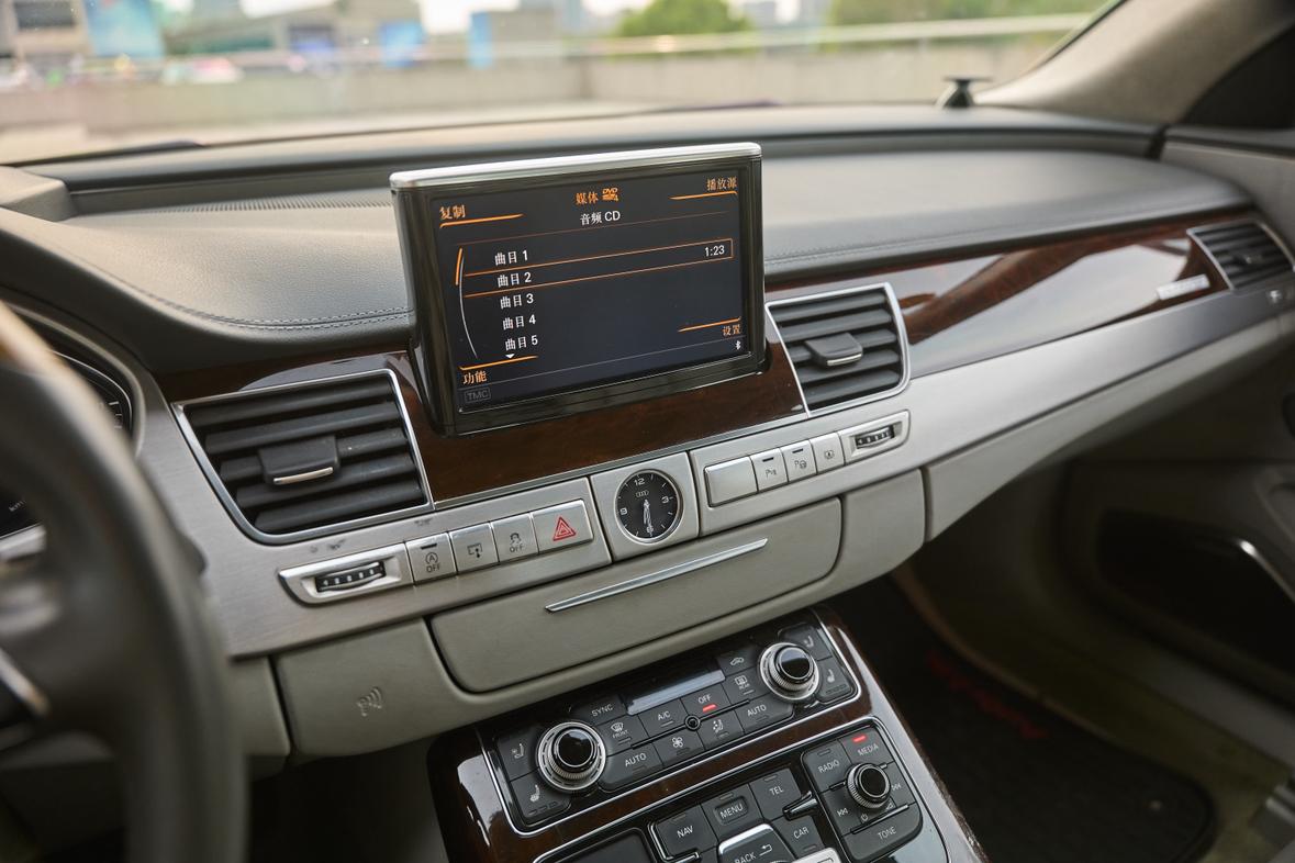 Audi A8 2014 thumb 10