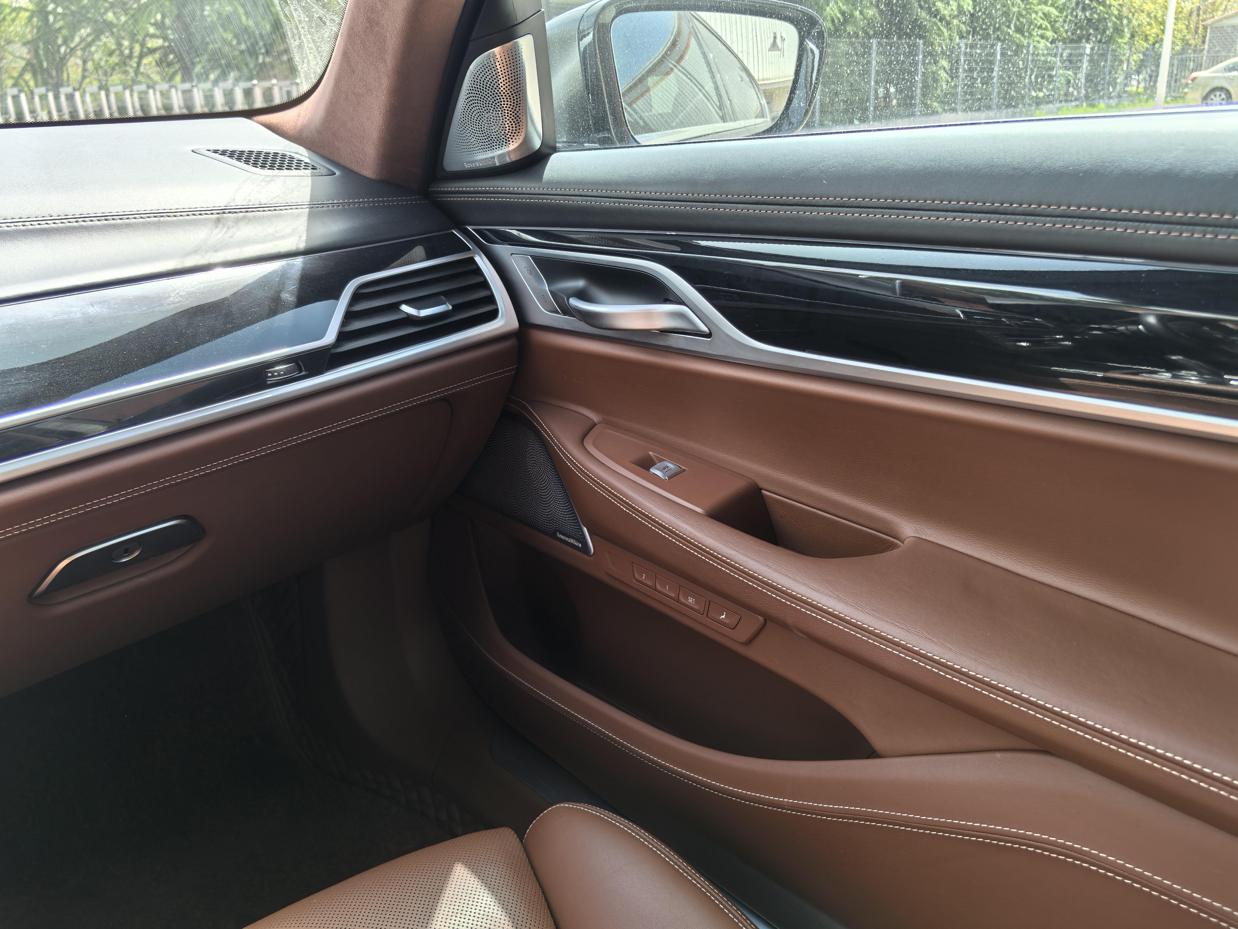 BMW 7 серии 2018 thumb 11