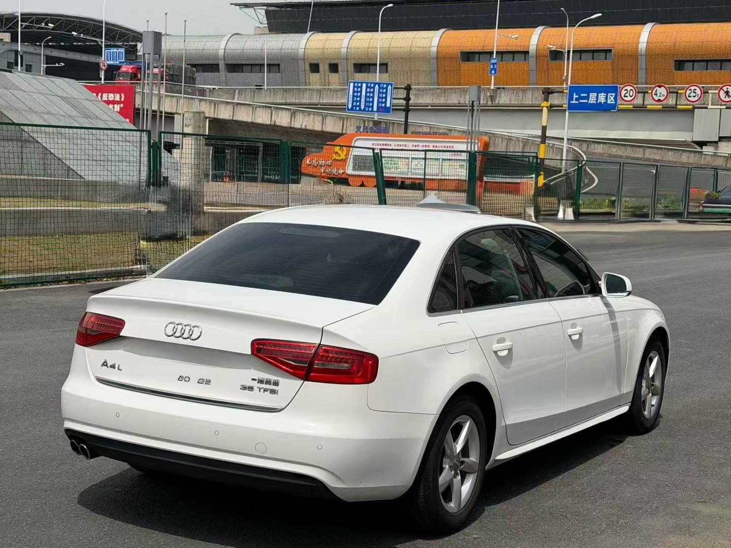 Audi A4 2015 thumb 2