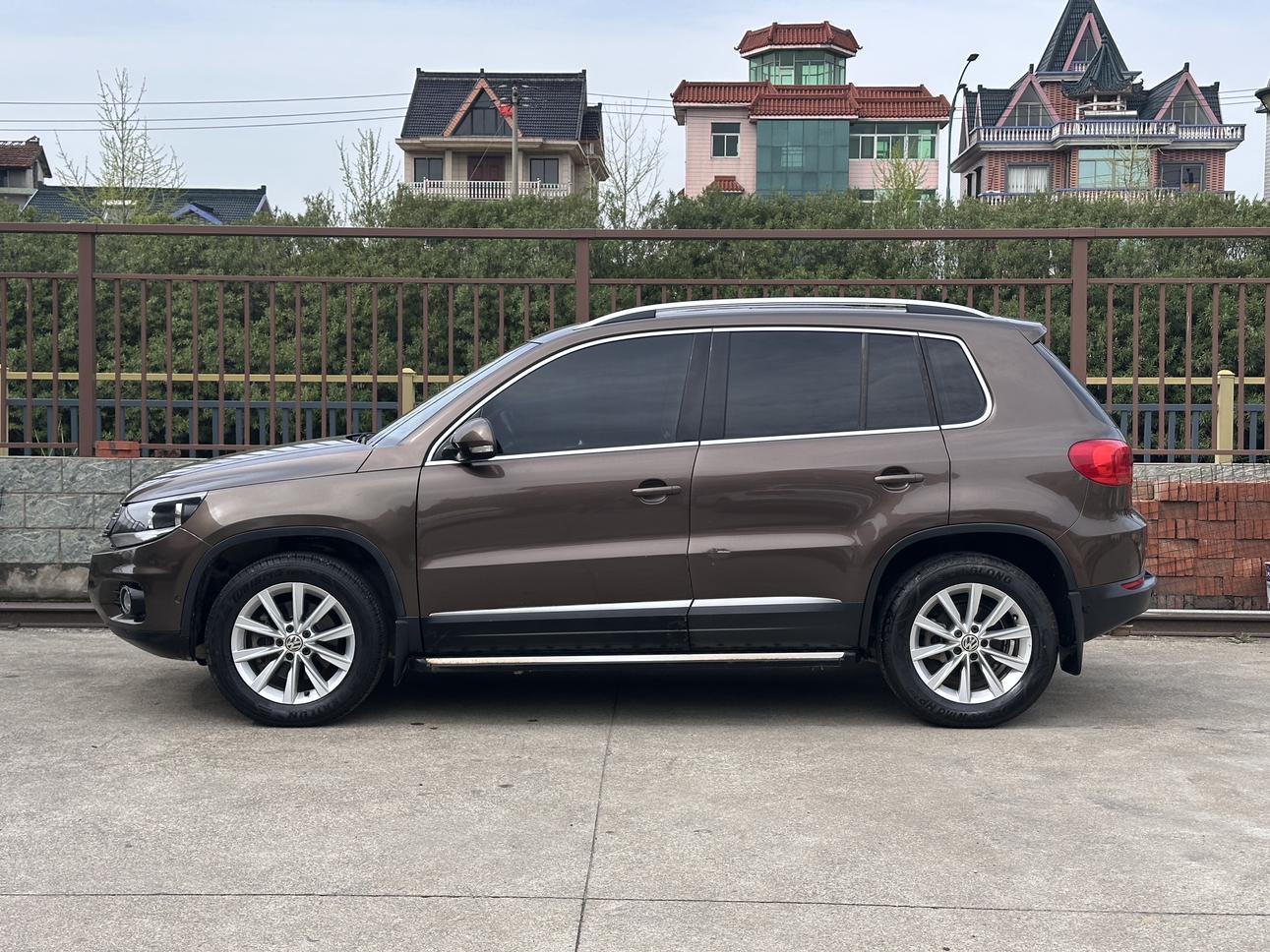 Volkswagen Tiguan 2012 thumb 2