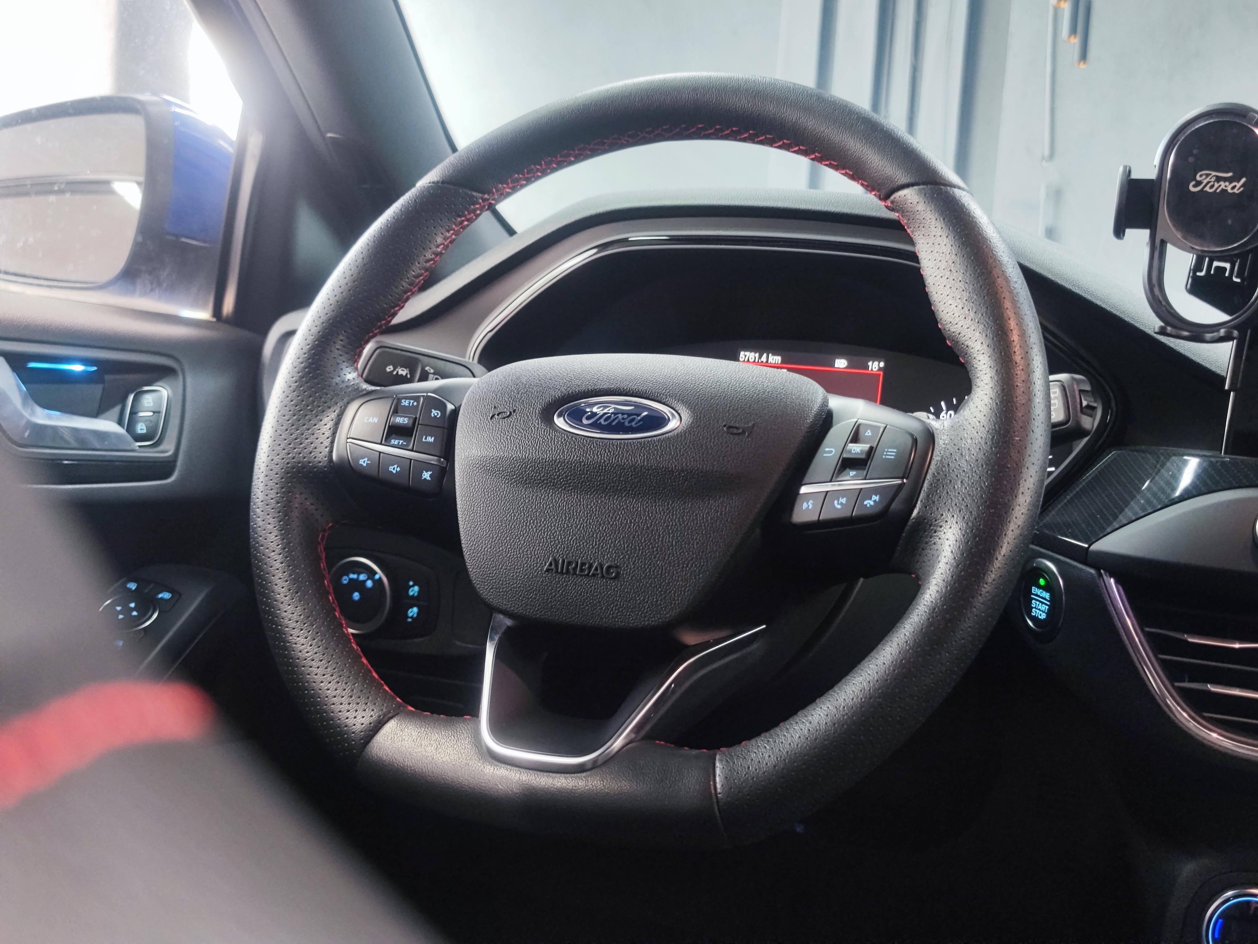 Ford Focus ST 2020 thumb 10