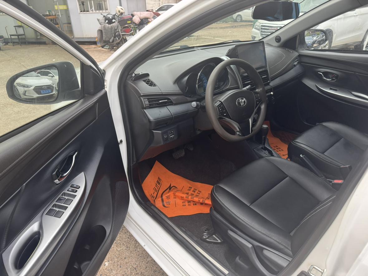 Toyota Yaris 2015 thumb 6