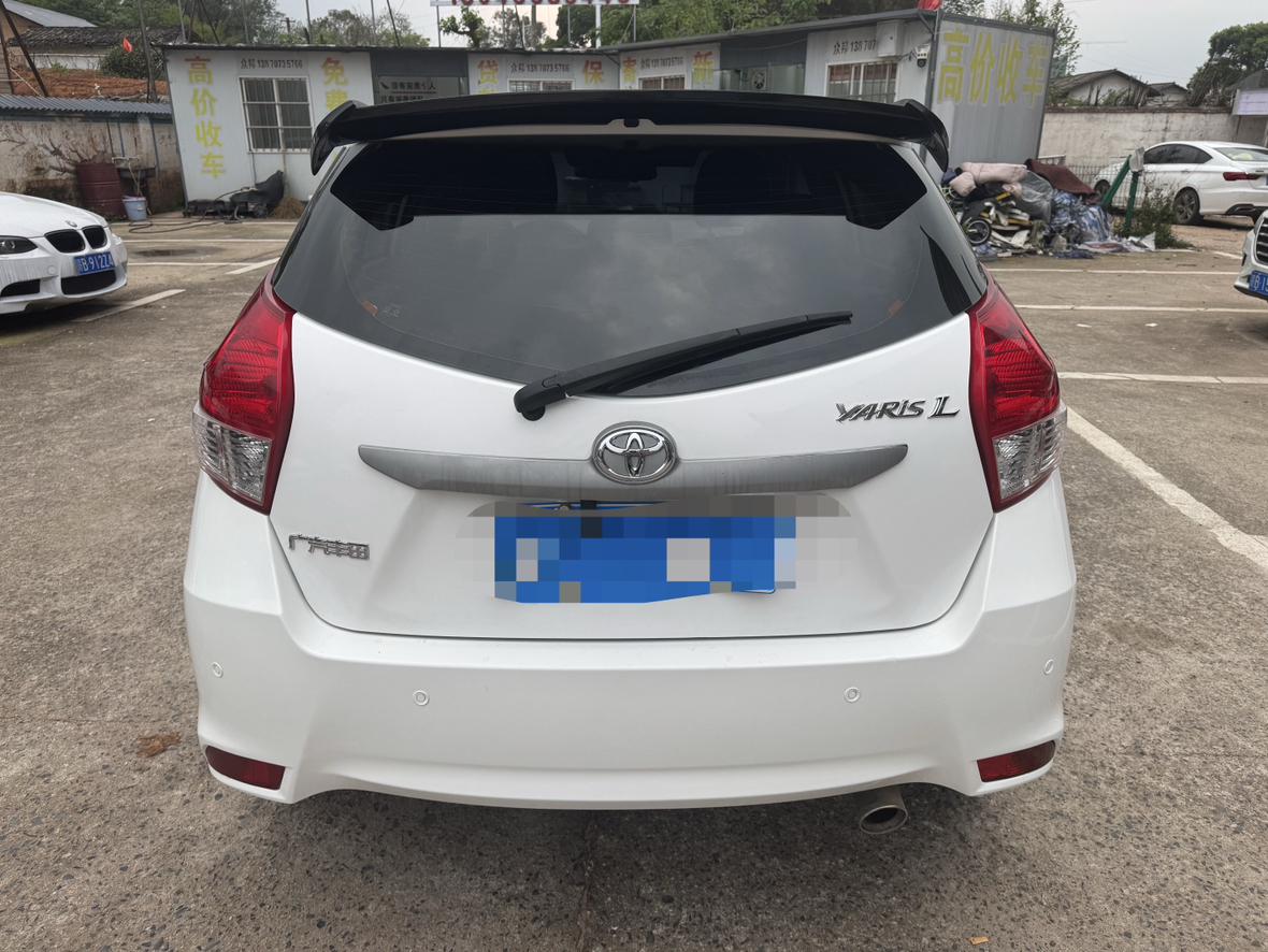 Toyota Yaris 2015 thumb 10