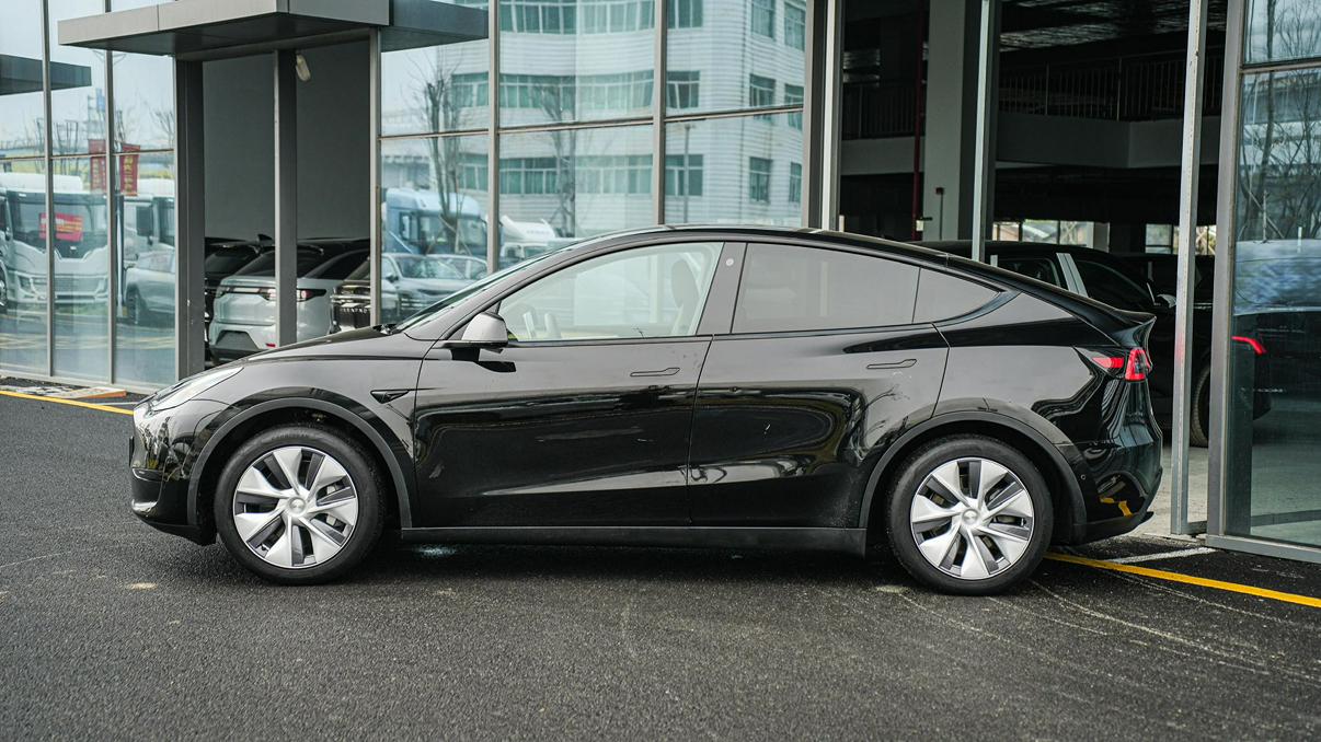 Tesla Model Y 2022 thumb 2