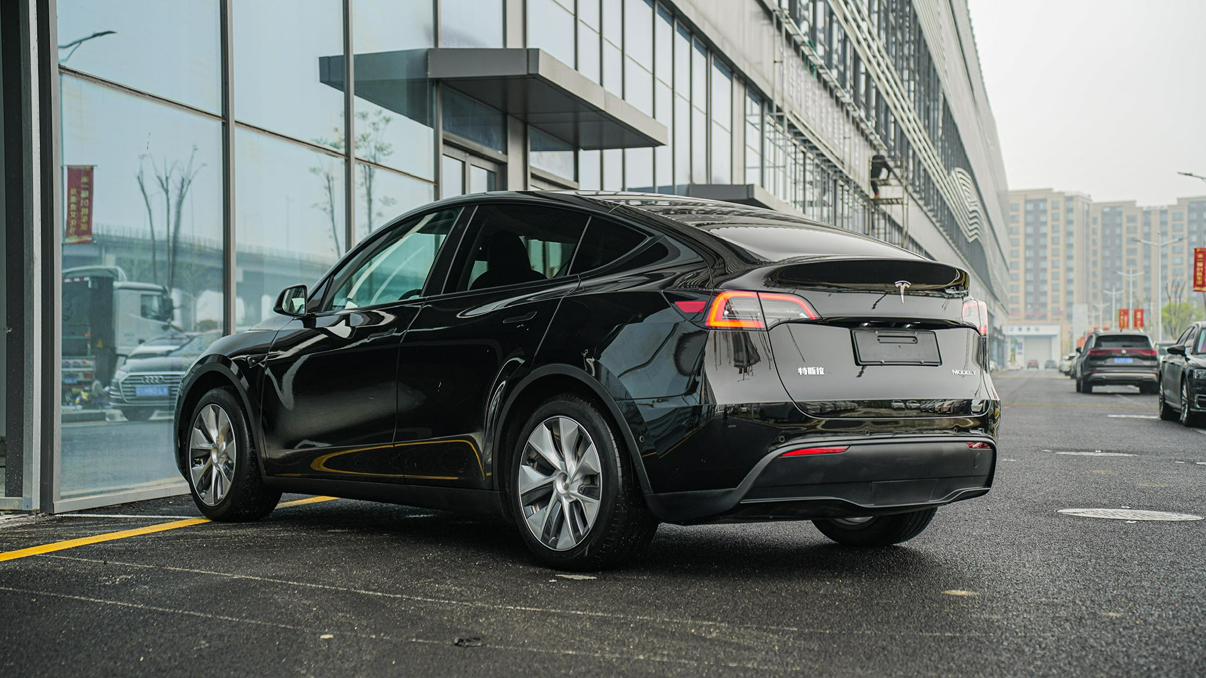 Tesla Model Y 2022 thumb 3