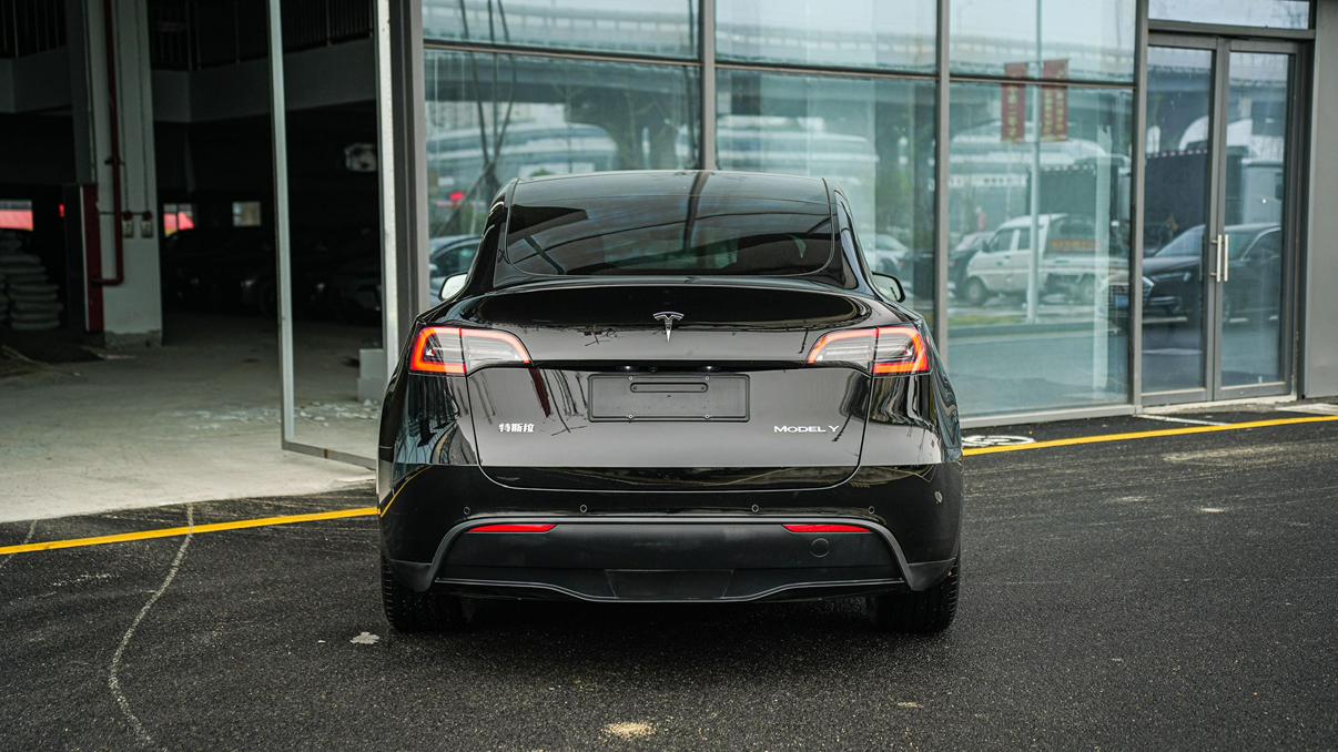 Tesla Model Y 2022 thumb 4