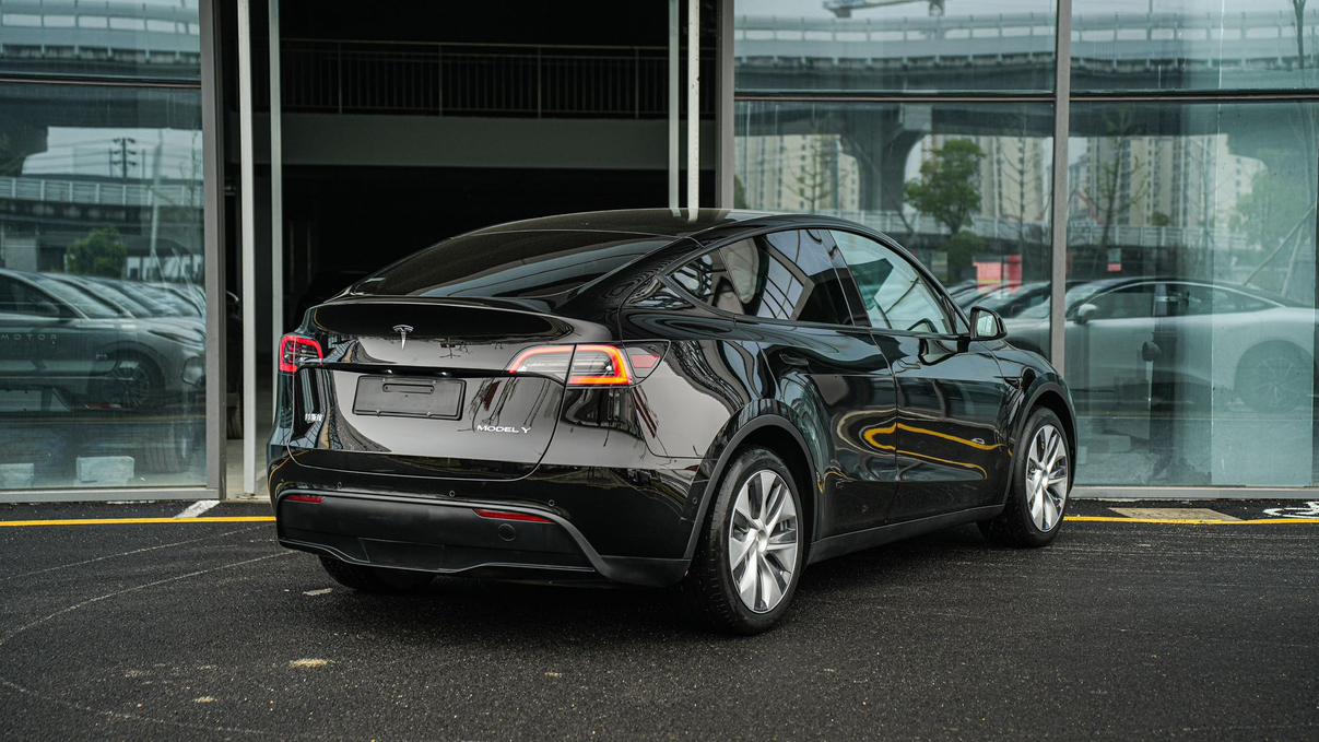 Tesla Model Y 2022 thumb 5