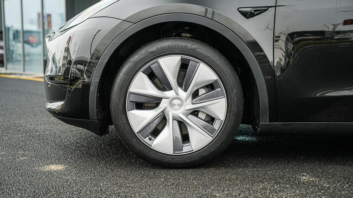 Tesla Model Y 2022 thumb 6