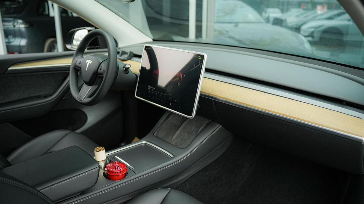 Tesla Model Y 2022 thumb 8