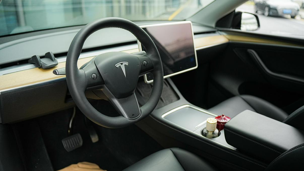 Tesla Model Y 2022 thumb 11