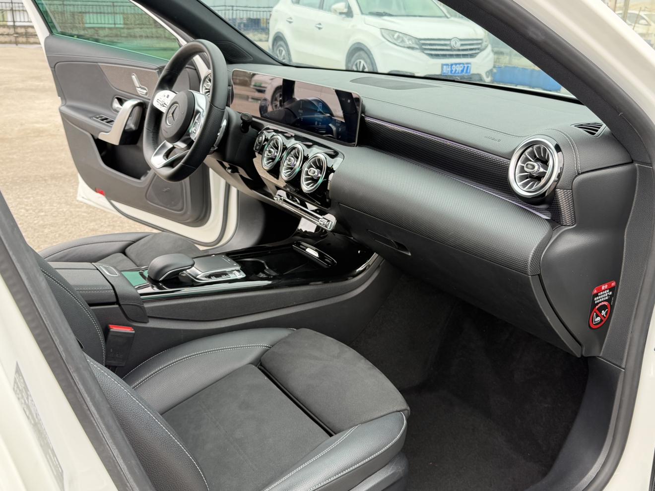 Mercedes-Benz A-Class 2020 thumb 4