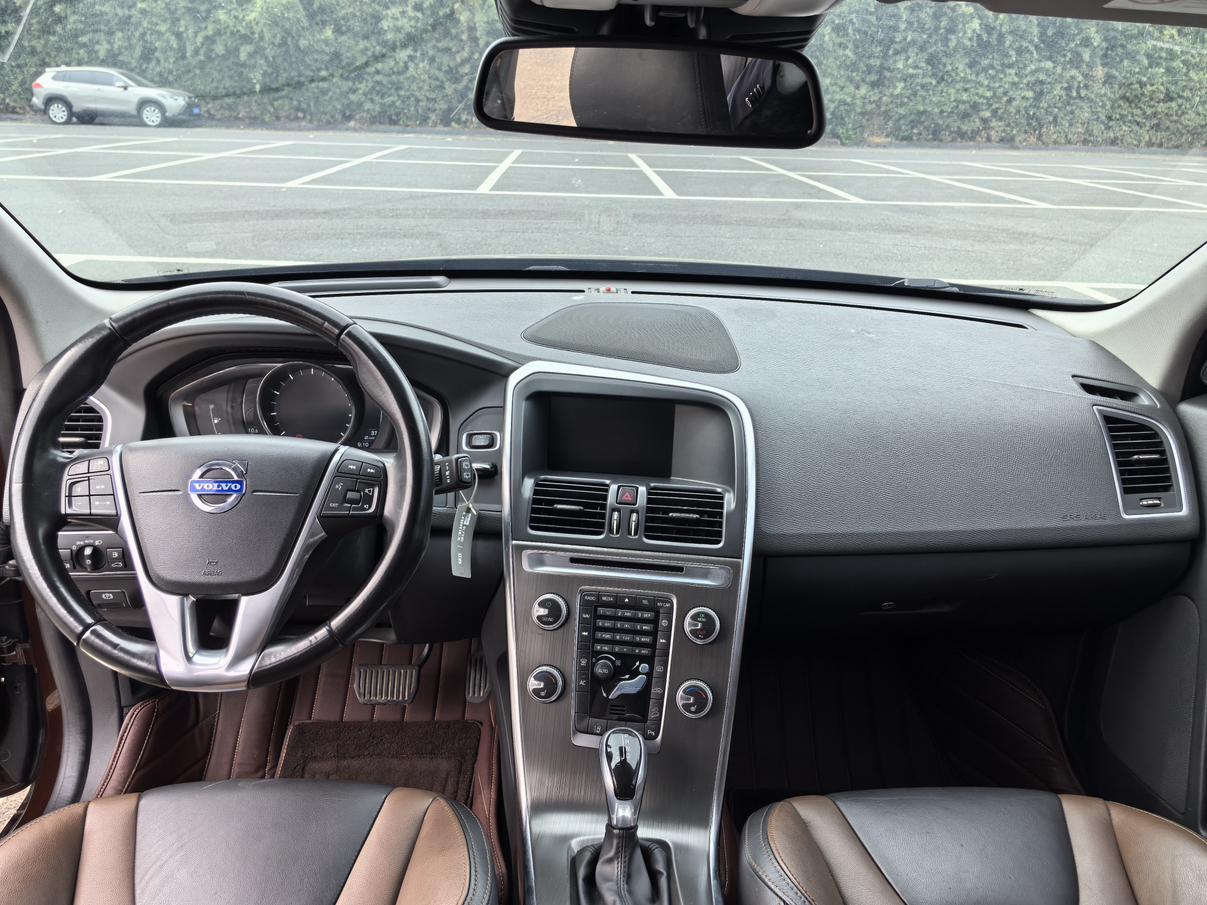 Volvo XC60 2015 thumb 4