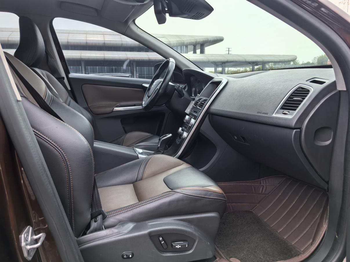 Volvo XC60 2015 thumb 7